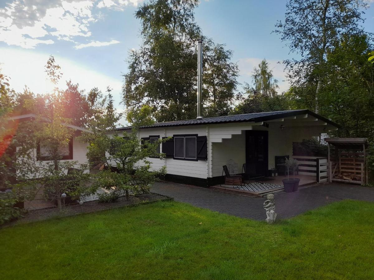 Carpe Diem, Het Ruime Chalet Met Houtkachel Nabij Wildlands Emmen Schoonebeek 客房 照片